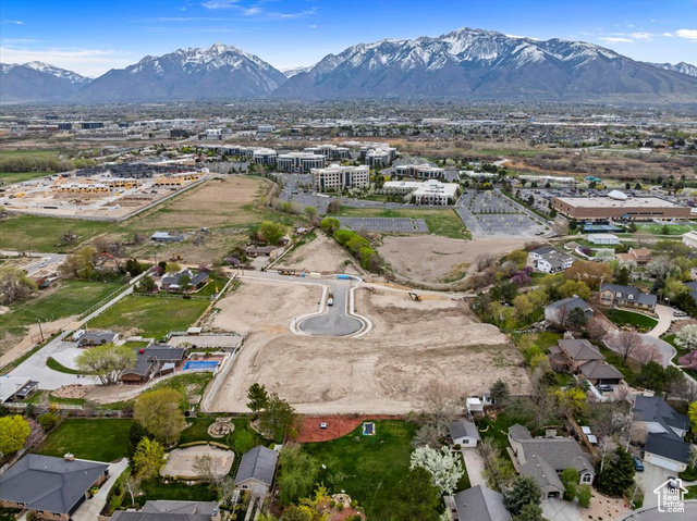 1097 W KINGS LANDING CT, South Jordan UT 84095