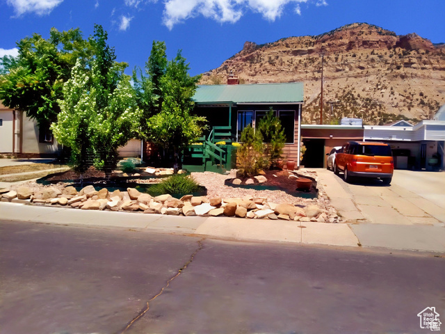 Photo 4 for MLS #2097455 at 429 Edgehill Dr