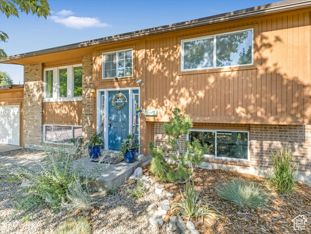 9457 S POPPY LN, Sandy UT 84094