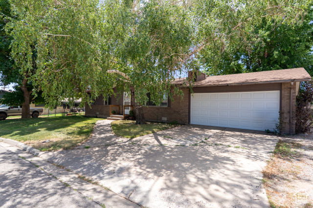 Photo 3 for MLS #2097635 at 481 W Oak Crest Dr