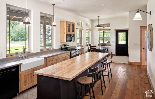 Photo 8 for MLS #2097648 at 8817 E Mountain Valley Dr