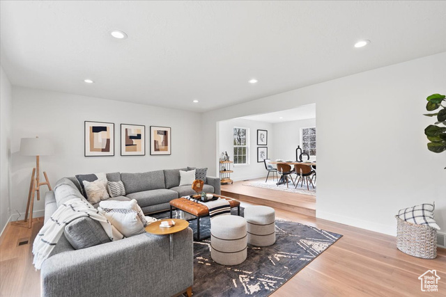 Photo 8 for MLS #2097774 at 717 Woodridge Dr