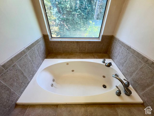 Photo 19 for MLS #2097847 at 3550 E Oakview Dr