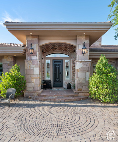 Photo 4 for MLS #2097905 at 1557 S Stone Cliff Dr