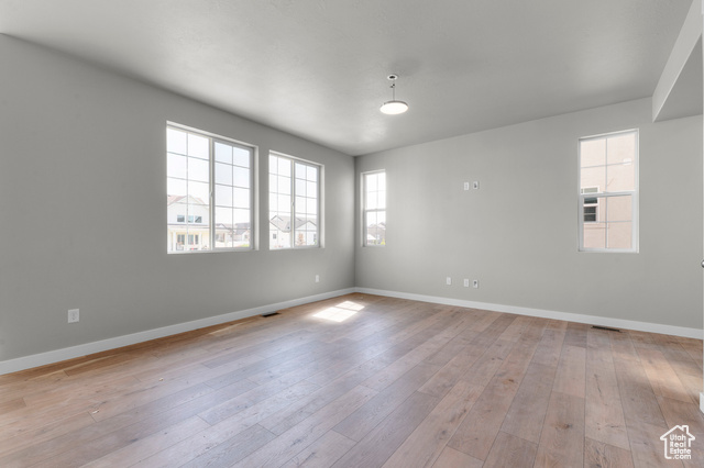 Photo 10 for MLS #2097923 at 1021 W Sparrow Way