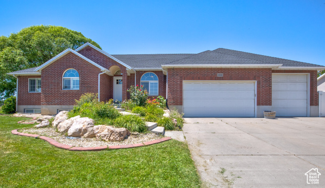 1602 DORAL DR, Syracuse UT 84075