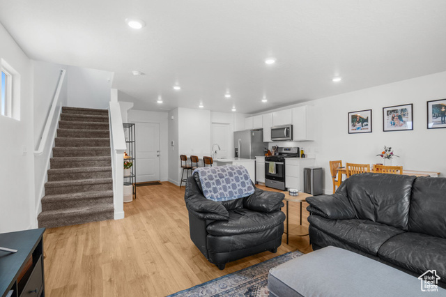 Photo 7 for MLS #2098005 at 943 E Drifter Ln