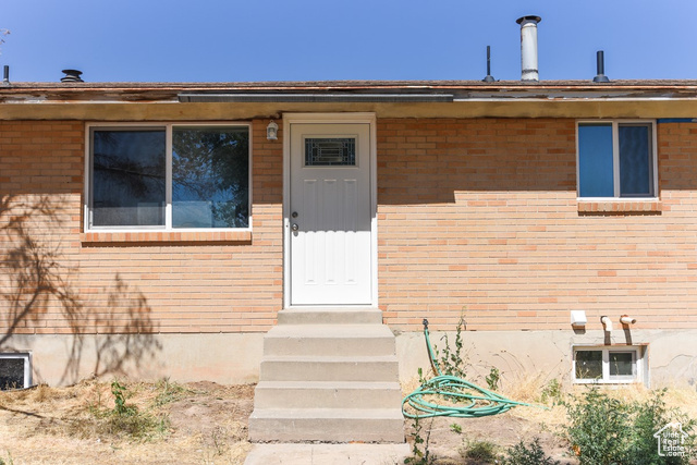 Photo 7 for MLS #2098053 at 327 N 600 West