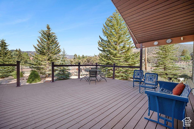 Photo 4 for MLS #2098078 at 214 S Terry Pkwy