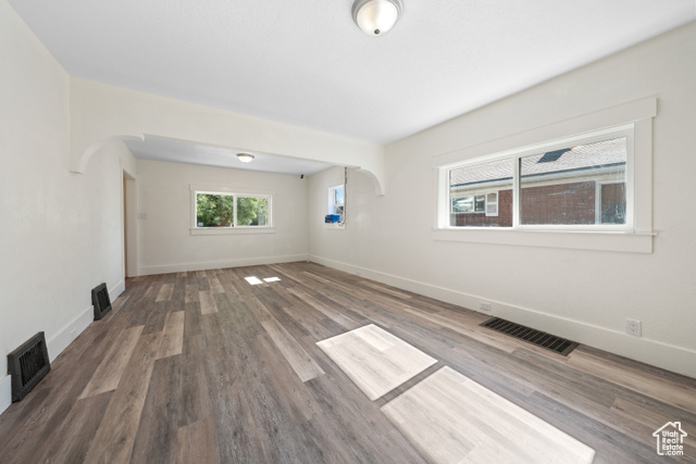 Photo 8 for MLS #2098207 at 726 E 29th