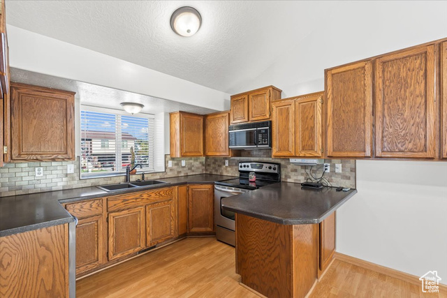 Photo 8 for MLS #2098252 at 3820 Foxglen Dr