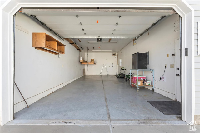Photo 3 for MLS #2098252 at 3820 Foxglen Dr