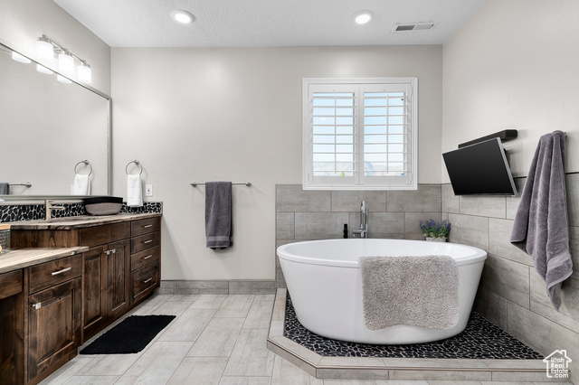 Photo 20 for MLS #2098286 at 292 E Clubview Ln