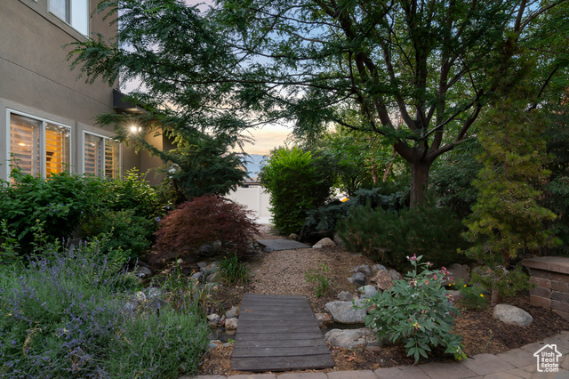 Photo 37 for MLS #2098286 at 292 E Clubview Ln