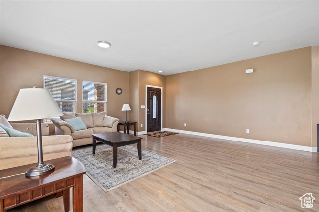 Photo 5 for MLS #2098382 at 472 S Olive Pl
