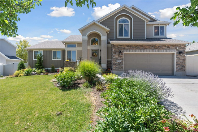 Photo 2 for MLS #2098429 at 5719 W Boulder Creek Rd