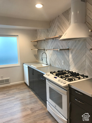 Photo 8 for MLS #2098431 at 906 E 3rd Ave