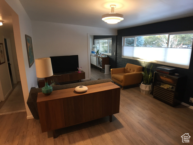 Photo 6 for MLS #2098431 at 906 E 3rd Ave