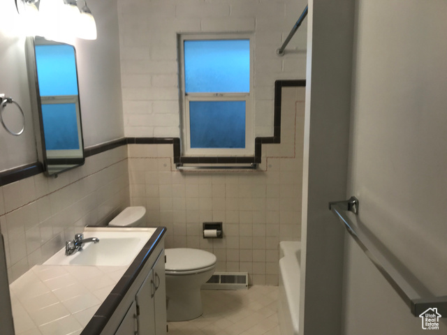 Photo 9 for MLS #2098431 at 906 E 3rd Ave