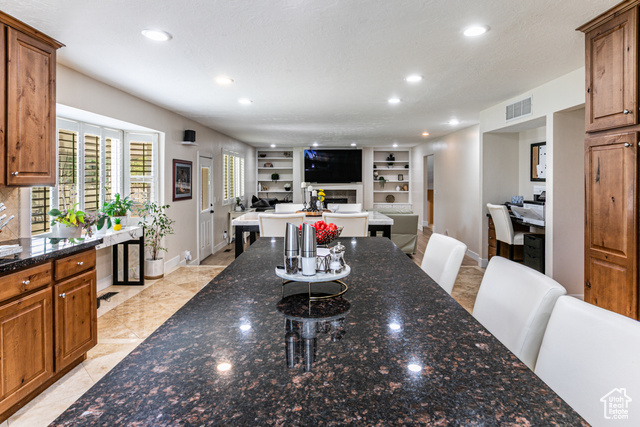 Photo 13 for MLS #2098441 at 2148 E Pinecrest Ln