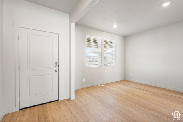 Photo 7 for MLS #2098498 at 1368 N Baen Way #0236