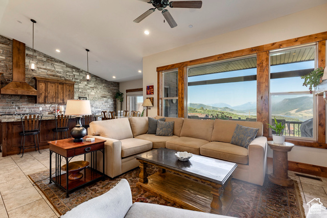 Photo 10 for MLS #2098666 at 1658 E Viewside Cir