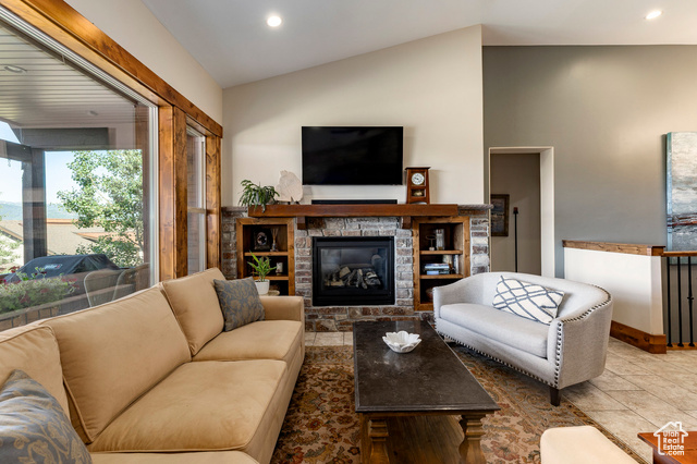 Photo 11 for MLS #2098666 at 1658 E Viewside Cir