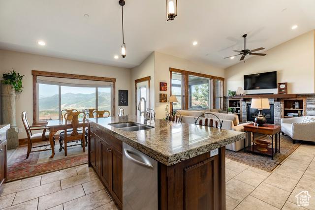 Photo 3 for MLS #2098666 at 1658 E Viewside Cir