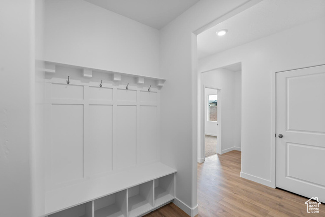 Photo 7 for MLS #2098773 at 1374 S Friendship Cv