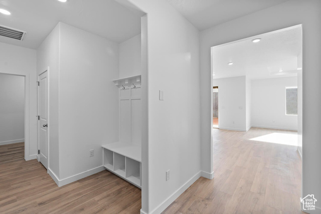 Photo 3 for MLS #2098773 at 1374 S Friendship Cv