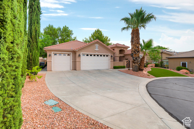 Photo 2 for MLS #2098874 at 1102 W Chama Ct