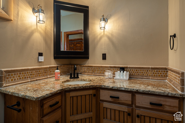 Photo 27 for MLS #2098911 at 4165 N Robbers Roost Rd