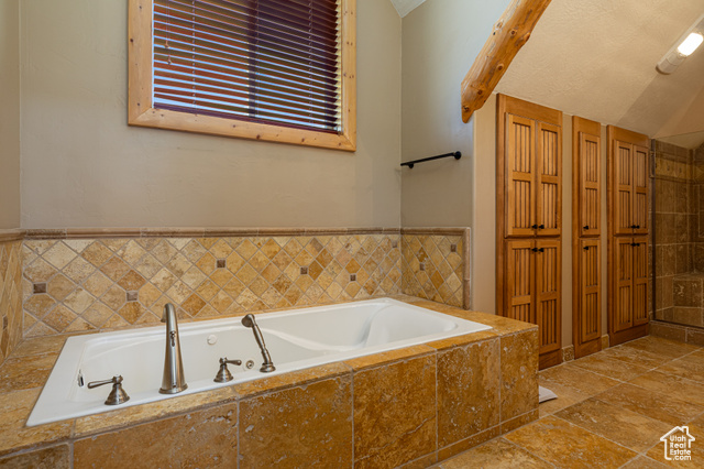 Photo 37 for MLS #2098911 at 4165 N Robbers Roost Rd