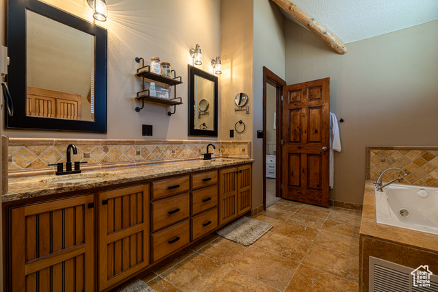 Photo 40 for MLS #2098911 at 4165 N Robbers Roost Rd