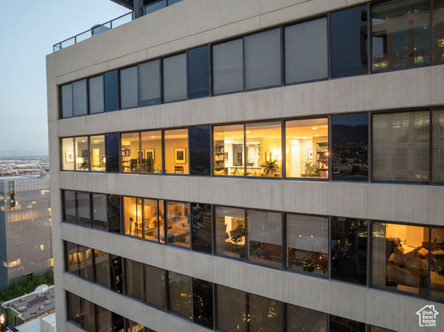 Photo 44 for MLS #2098951 at 44 W Broadway #2507