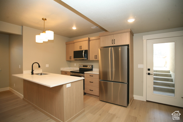 Photo 22 for MLS #2098980 at 674 E Mountain Rd #184