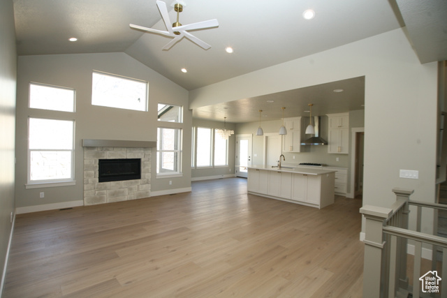 Photo 2 for MLS #2098980 at 674 E Mountain Rd #184