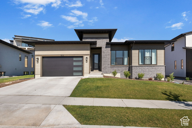 Photo 2 for MLS #2099007 at 5502 N Valley View Rd