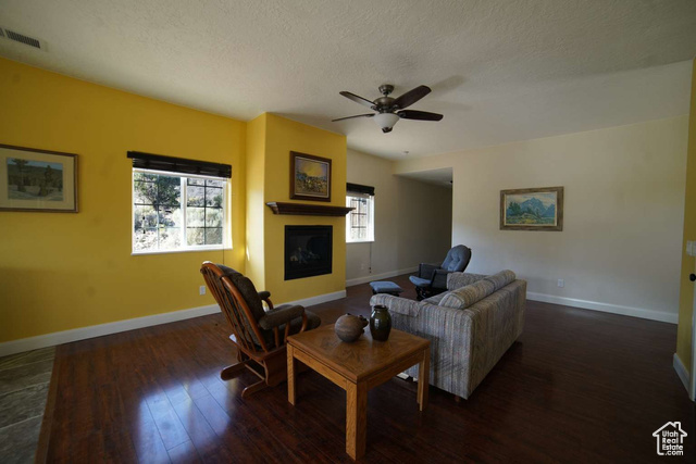 Photo 16 for MLS #2099013 at 1215 W Emerald Dr