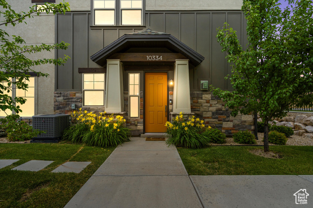10334 S BEETDIGGER BLVD, Sandy UT 84070
