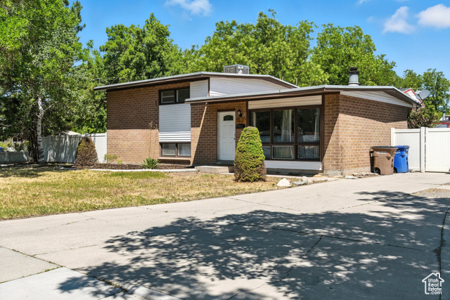 Photo 2 for MLS #2099055 at 1210 W 1000 North