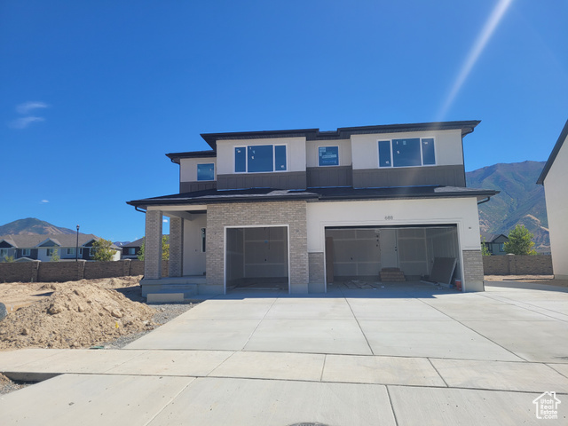 688 PLAINSMAN DR #103