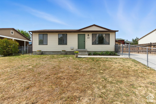 Photo 2 for MLS #2099109 at 447 Salton St