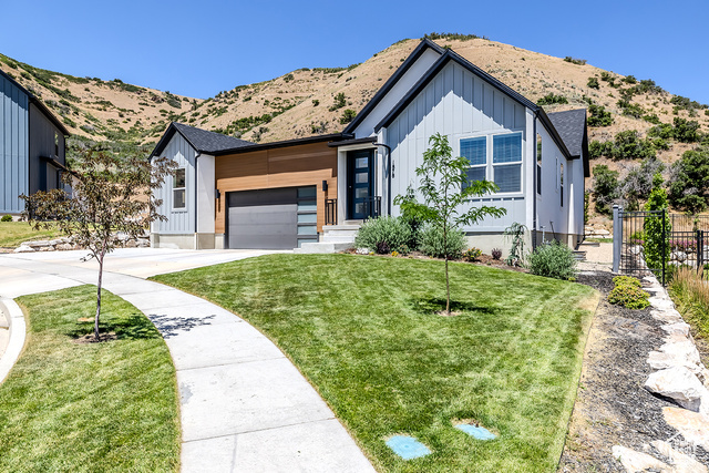 Photo 2 for MLS #2099177 at 1878 W Chaco Cir
