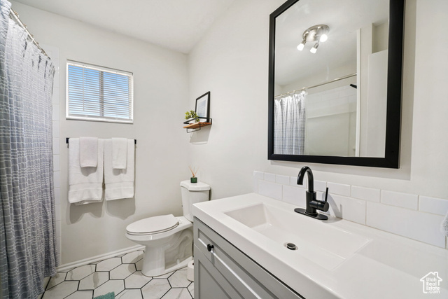 Photo 11 for MLS #2099197 at 363 E Downington Ave
