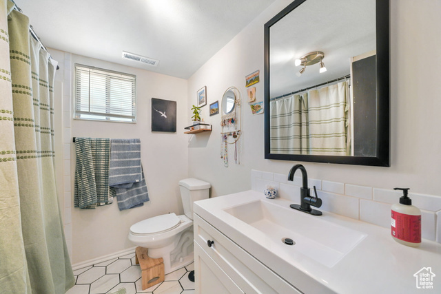 Photo 20 for MLS #2099197 at 363 E Downington Ave