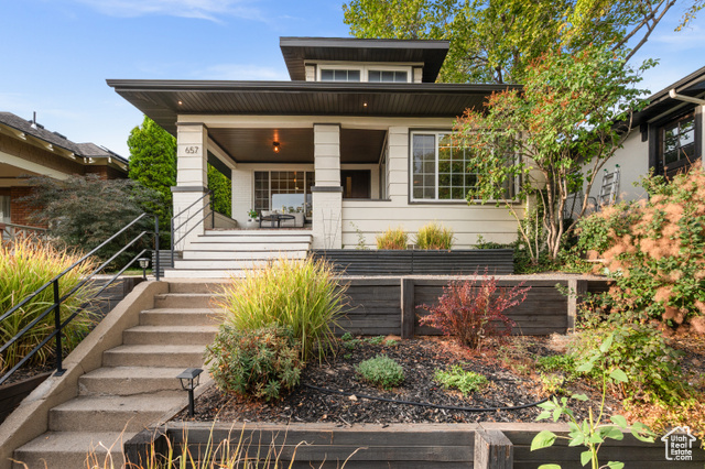 MLS #2099257 - 657 E 9th Ave