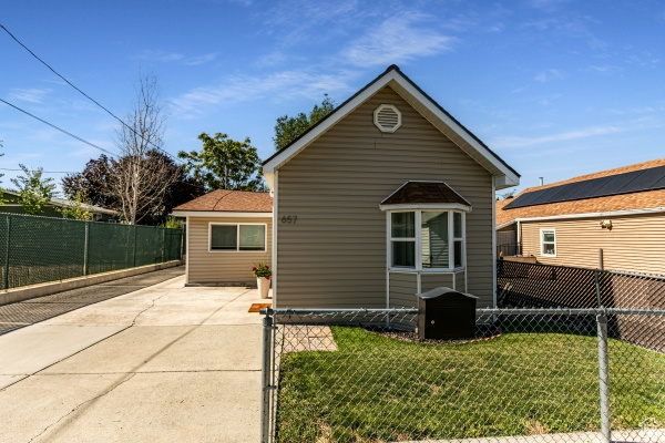 657 W SECOND AVE, Midvale UT 84047