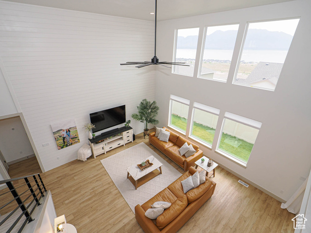 Photo 7 for MLS #2099404 at 3248 S Forest Ave