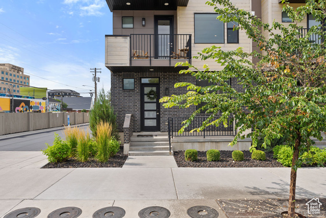 Photo 2 for MLS #2099454 at 250 N 100 West #109
